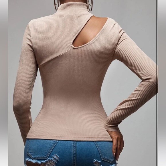 NWOT cut out turtle neck - Picture 3 of 4